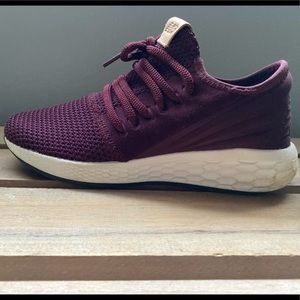 Women’s NEW BALANCE burgundy sneakers
